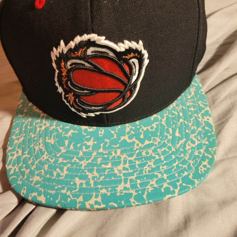 VANCOUVER GRIZZLIES MITCHELL & NESS SNAPBACK NWOT